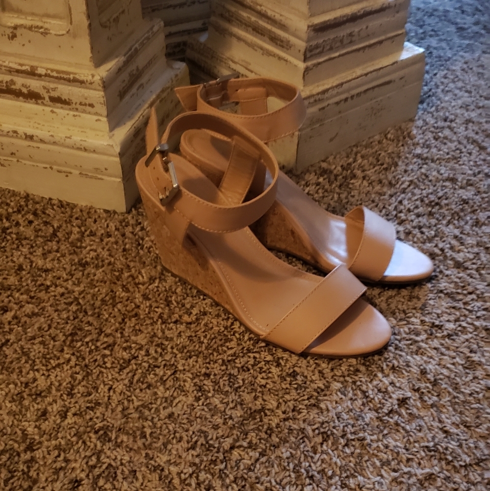 Express Wedge heals